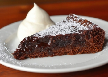 Receita prática de Bolo de Chocolate Húmido para os verdadeiros fãs de chocolate